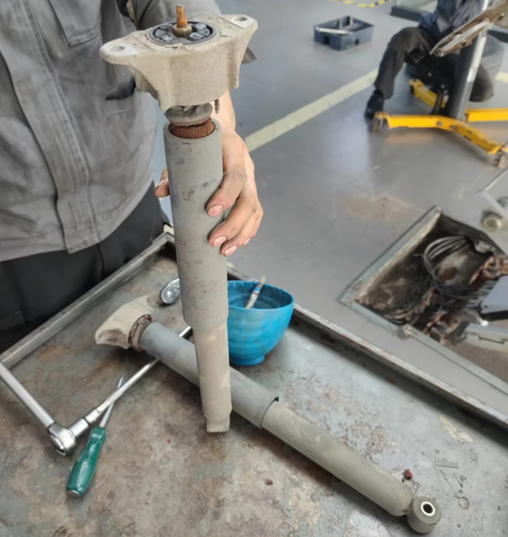 Car Shock Absorber Struts Replacement