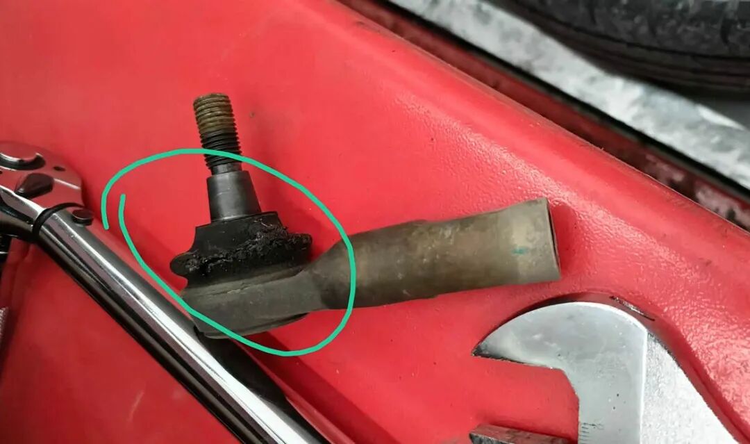 symptoms of bad ball joints